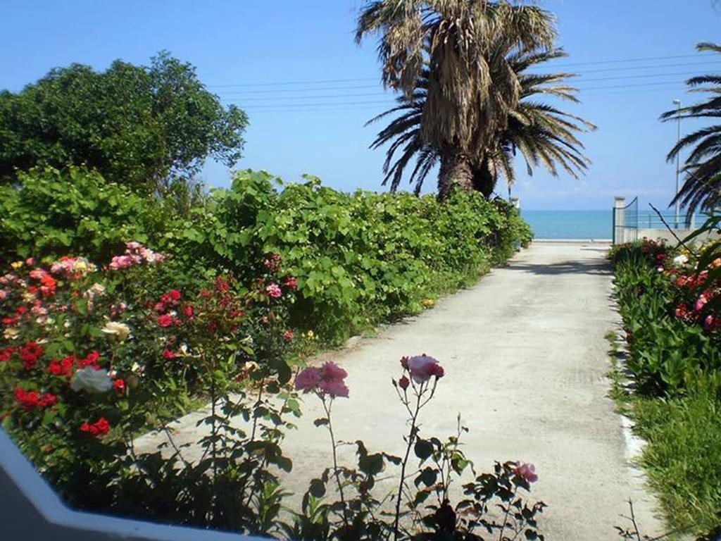 Eftichia Apartment Ρόδα Εξωτερικό φωτογραφία