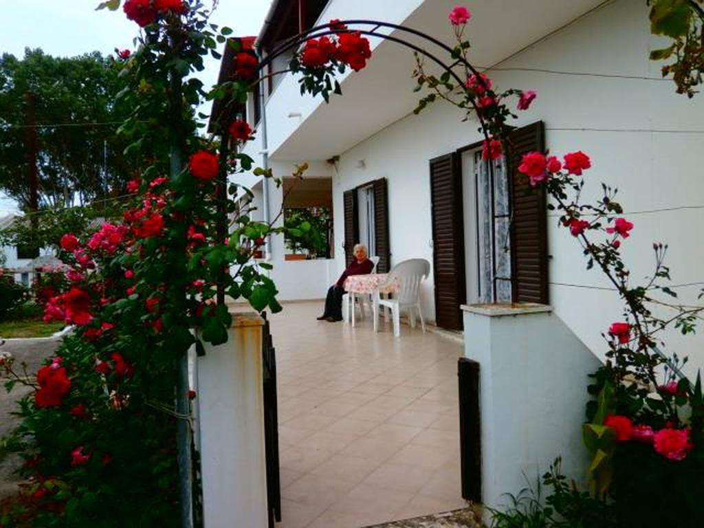 Eftichia Apartment Ρόδα Εξωτερικό φωτογραφία